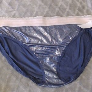 Cacique No-Show Hipster size 18/20